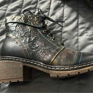 L’Artiste Lace Up Stylish Women's Ankle Boots